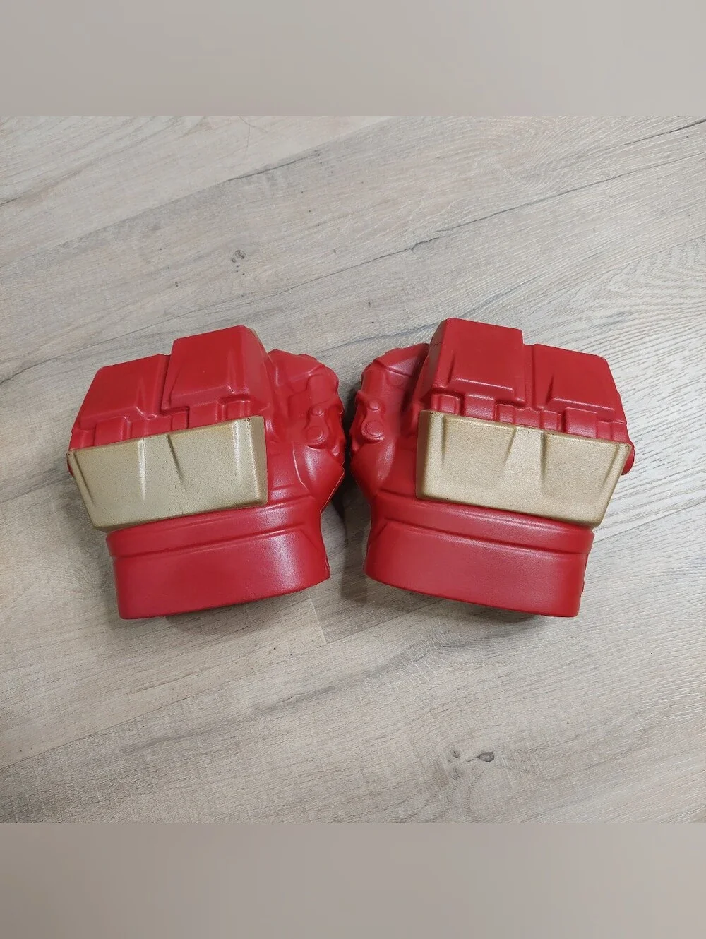Hulkbuster Smash Hands Fists Gloves Marvel Avengers Hulk/Iron Man.